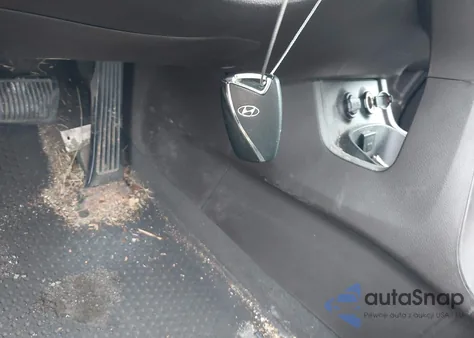 2015 Hyundai Santa Fe Sport 2.4L z USA, uszkodzony, nr VIN 5XYZUDLBXFG283638